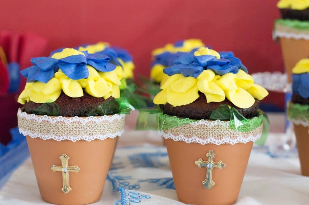 Baptism flower cupcakes