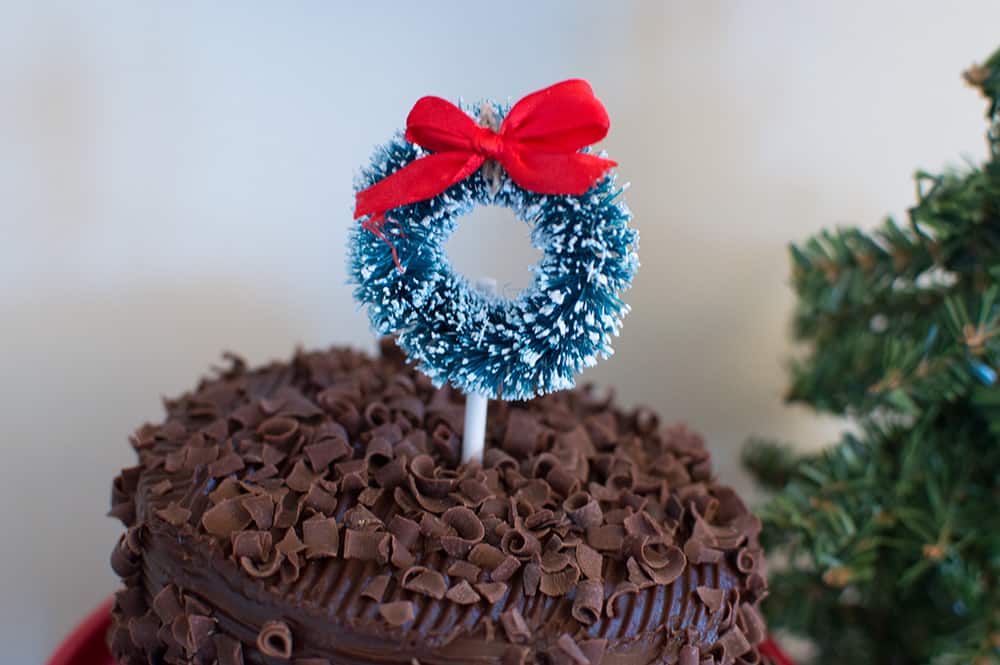 Holiday sisal wreath cake topper