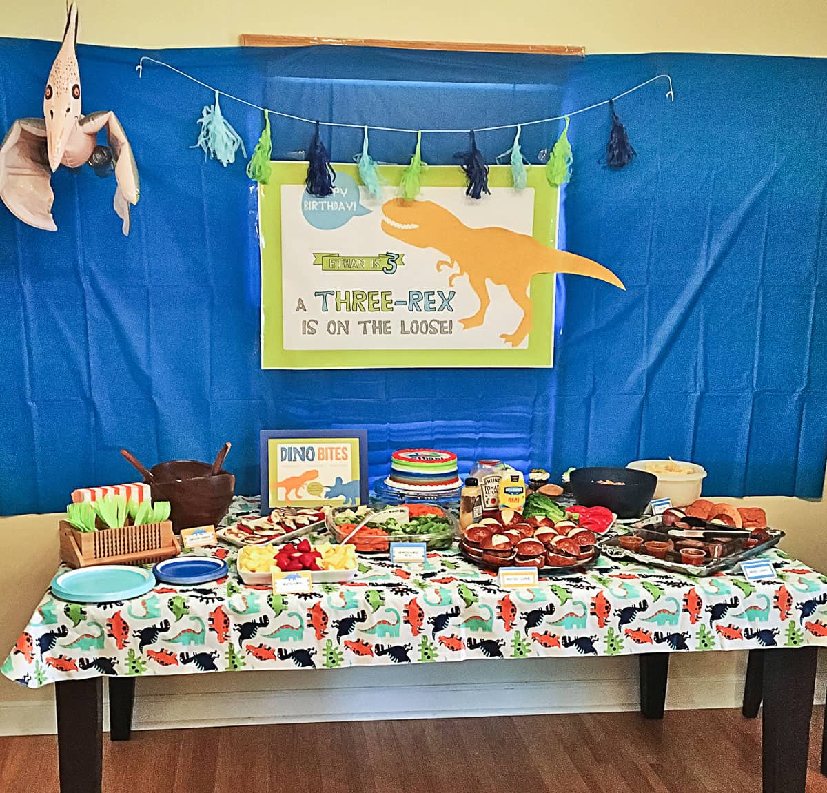 Dinosaur Birthday Party Table