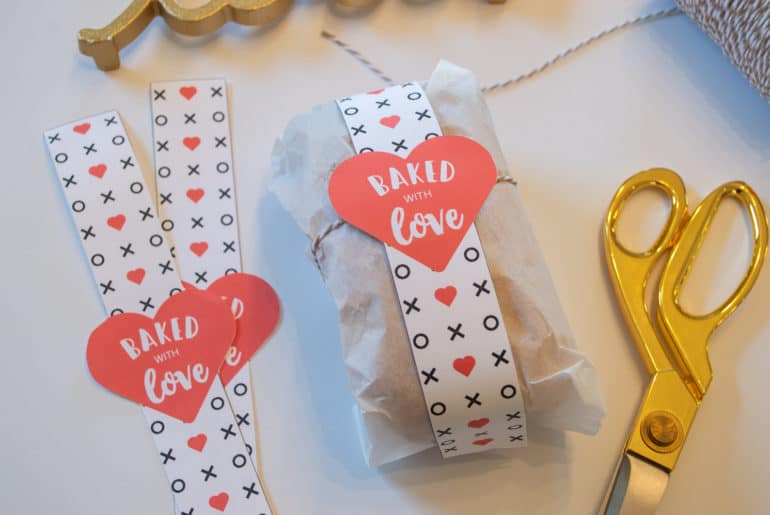 “Baked with Love” Mini Bread Loaf Wraps Download this free "Baked with Love" mini bread loaf wrap