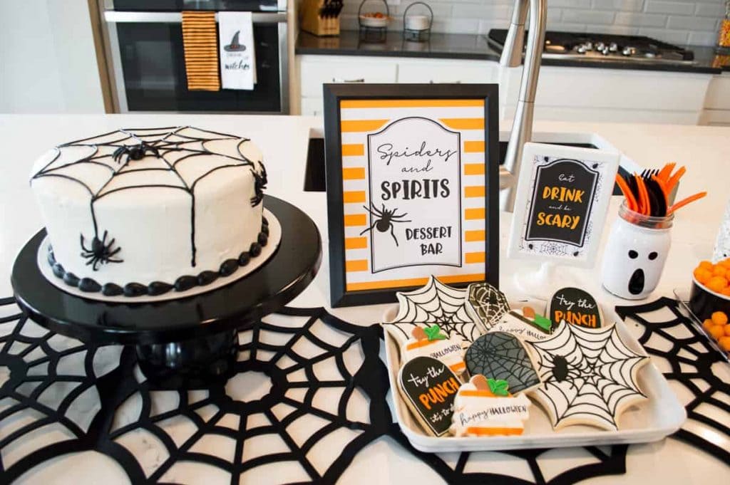 https://elvamdesign.com/wp-content/uploads/halloween-dessert-table-1024x681.jpg