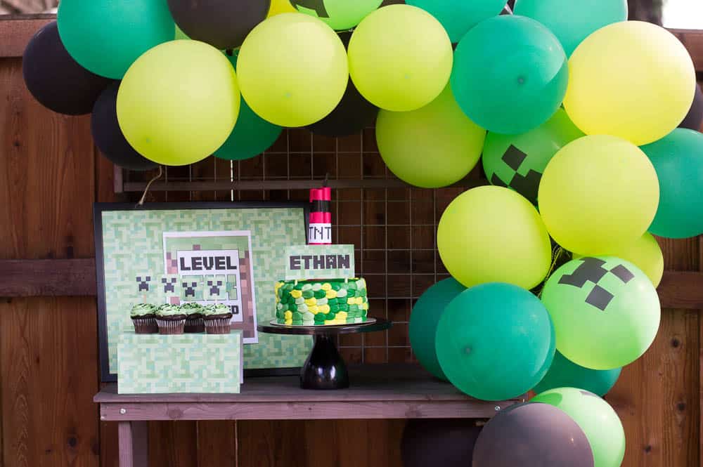 Minecraft balloon arch dessert table