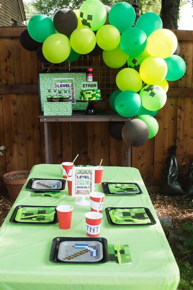 Minecraft party table